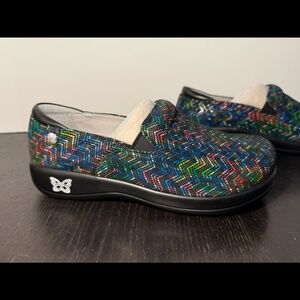 NWOB Alegria Keli Professional Clogs Shoes Ric Rack Rainbow Womans EU37/US 7-7.5